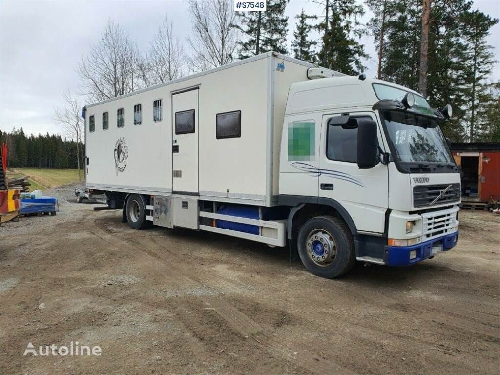 Volvo FM7 állatszállító teherautó