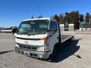 Toyota DYNA autószállító teherautó