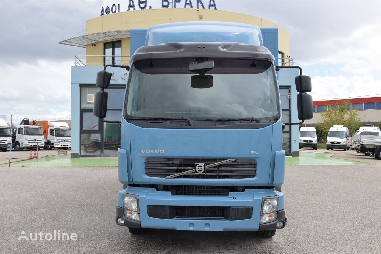 Volvo FL 240 dobozos teherautó