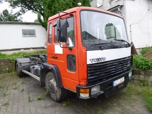 Volvo FL 614 kontejner emelőhorgos teherautó