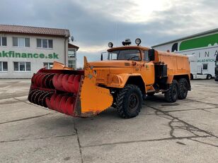 ZIL 131  hóeltakarító gép