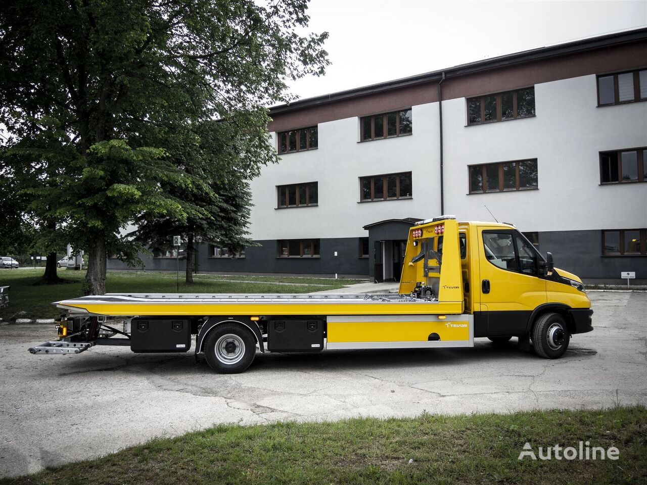 új IVECO Daily 70C18P vontató